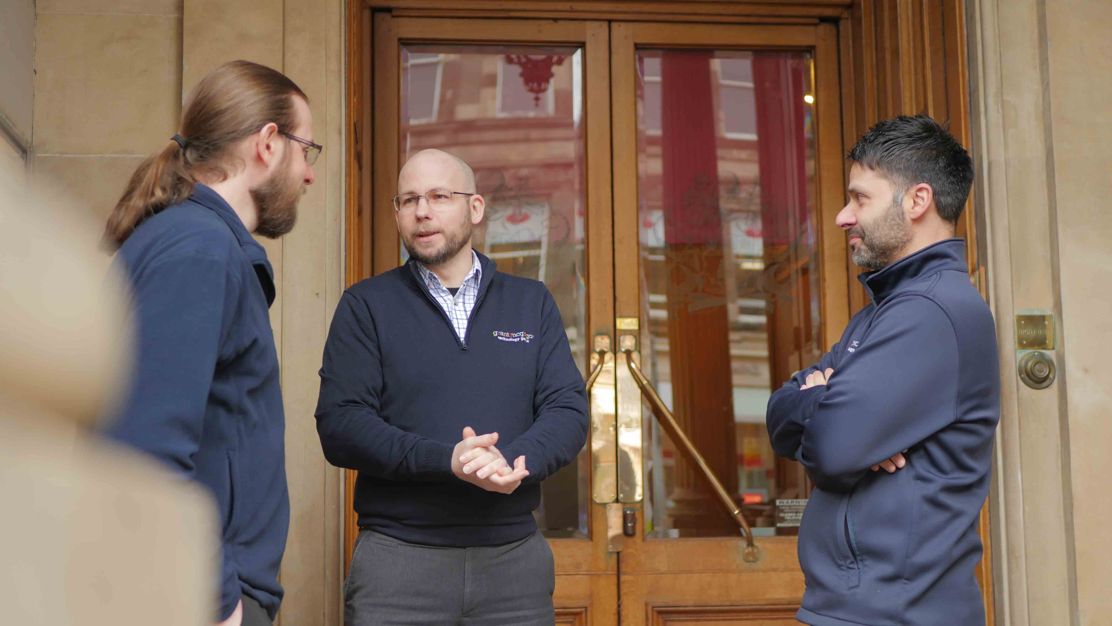 managers-engineers-team-exterior